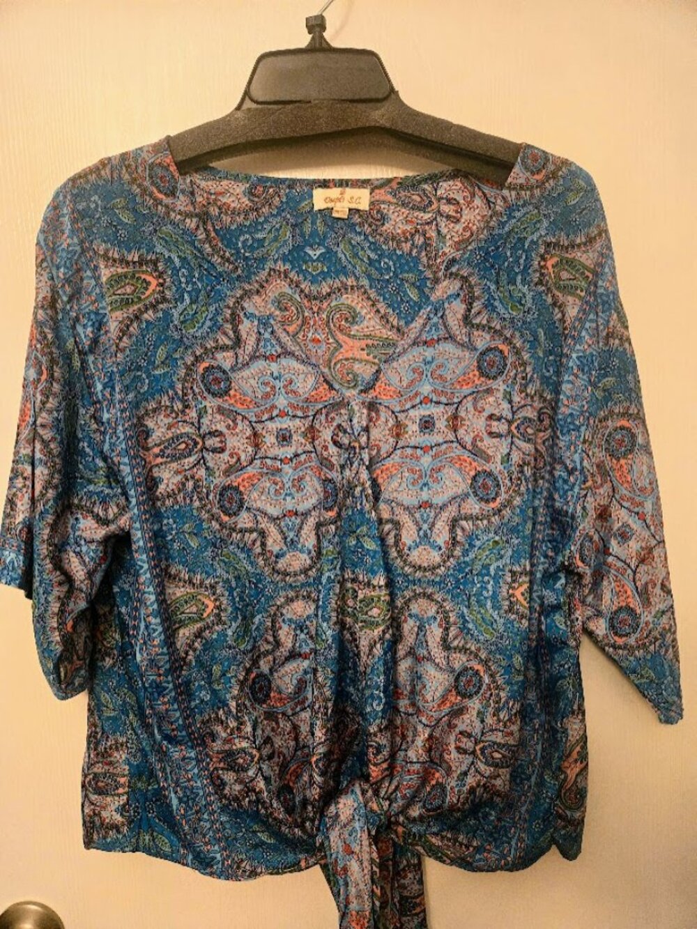 Silk‎ blend paisley S/S top with tie front NWOT